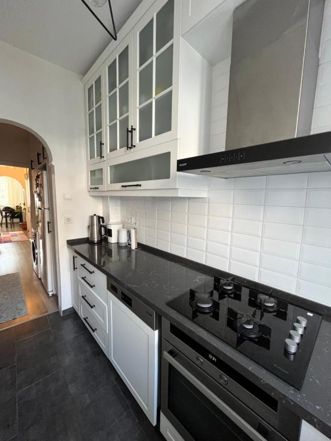 Centrally Located, 2+1 House In Taksim, Cihangir Apartment Истанбул Екстериор снимка